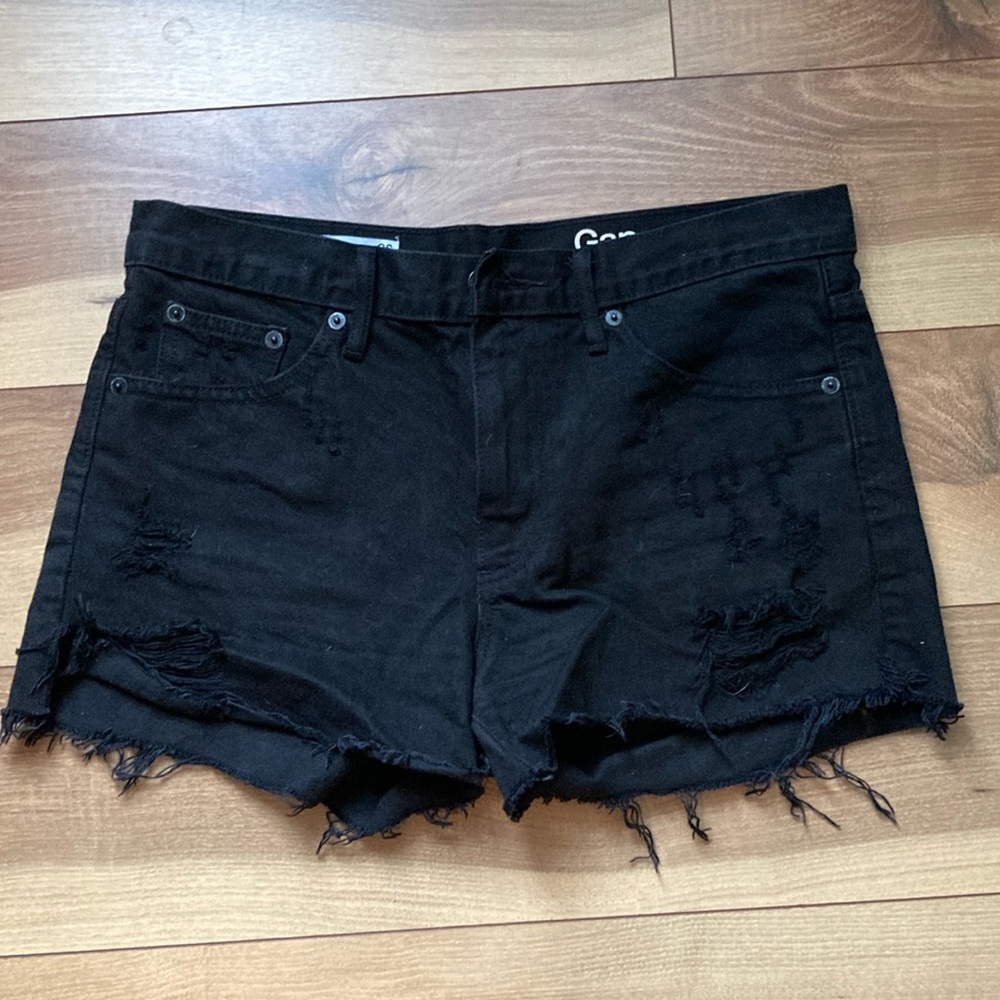 Gap Sexy Boyfriend Black Distressed Jean 3â Shorts. Size 26